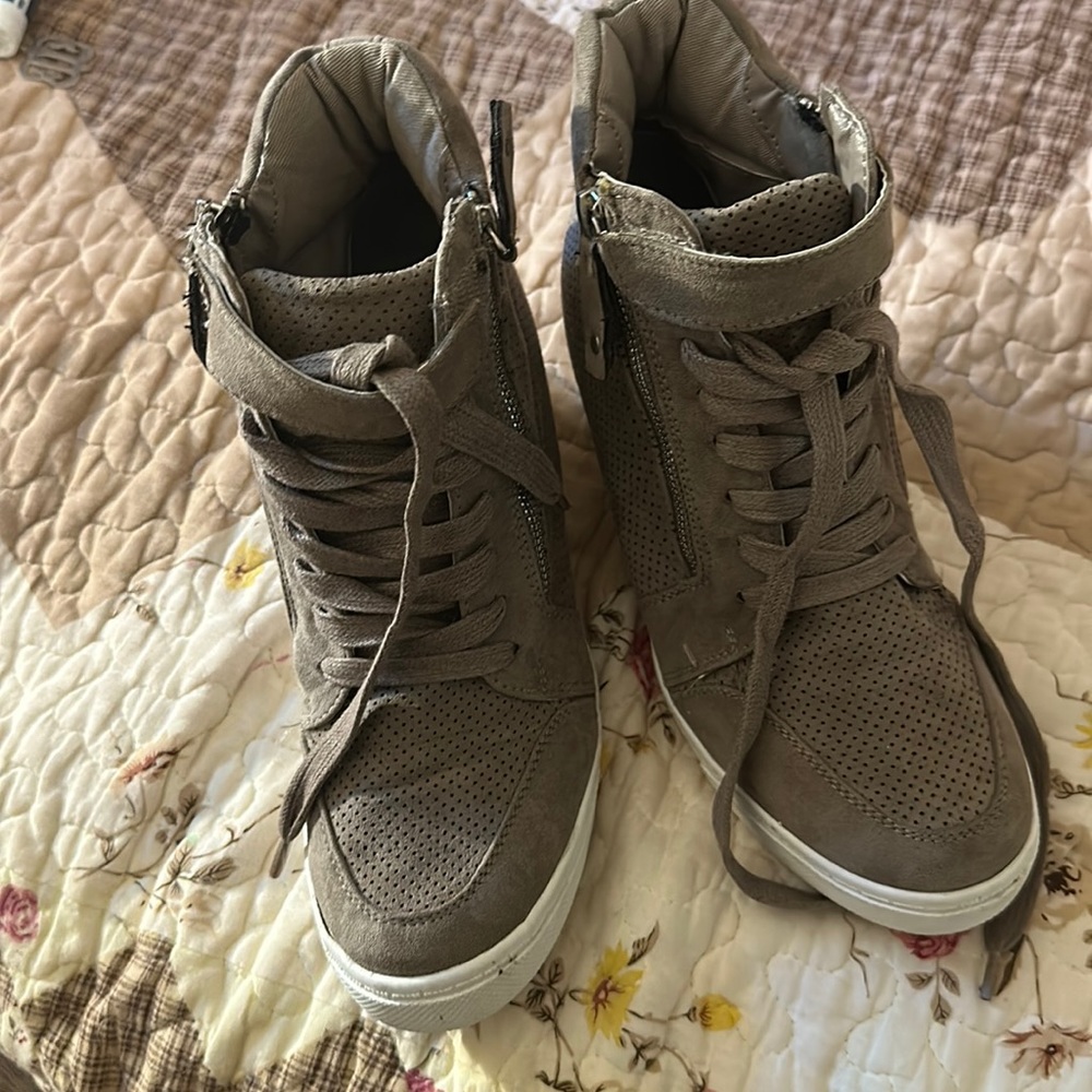 This shoes have been worn ones